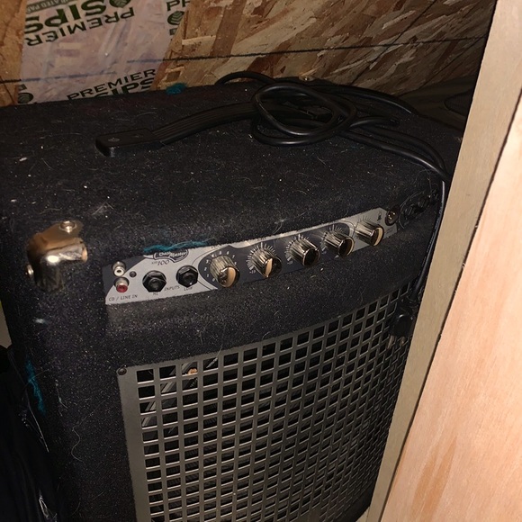 Large barely used bass amp - Picture 2 of 2
